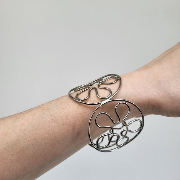 Vintage Retro Flowers Cuff Bracelet Silver Metal Wire - Picture 4 of 7